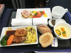 ビジネスクラスの機内食