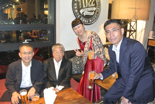 北原優香子先生とみずほ銀行支店長